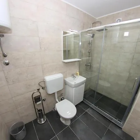 Grbavica Shopping Studio Apartment *